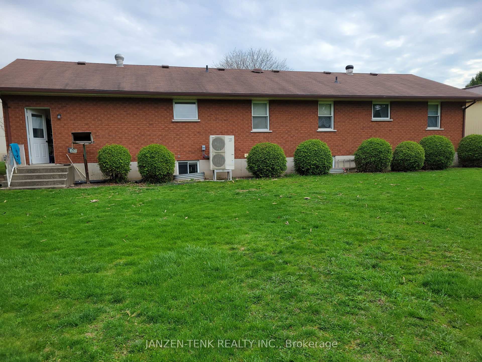 9293 Richmond Road photo 32