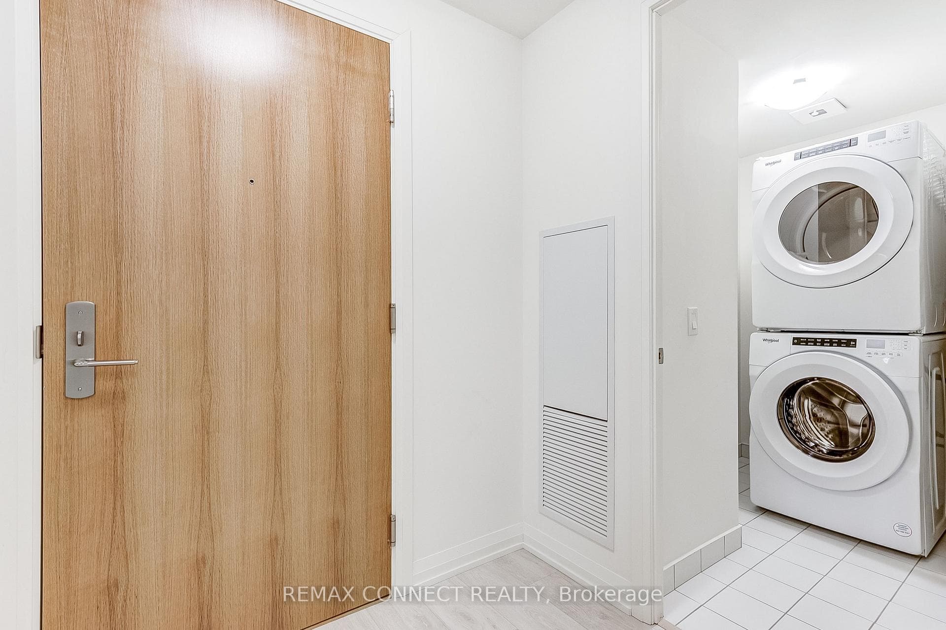 8960 Jane Street Unit 419 photo 22