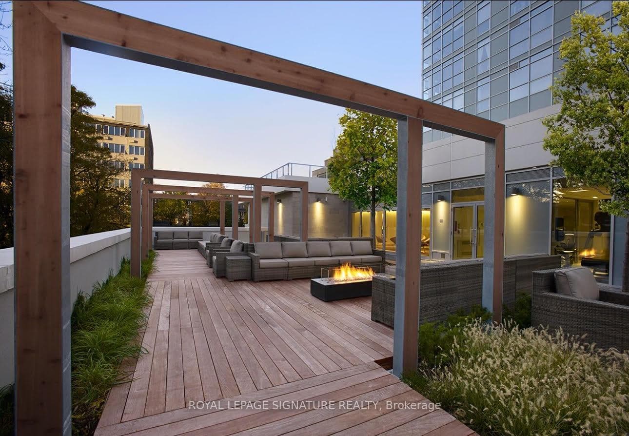 170 Avenue Road Unit 810 photo 44