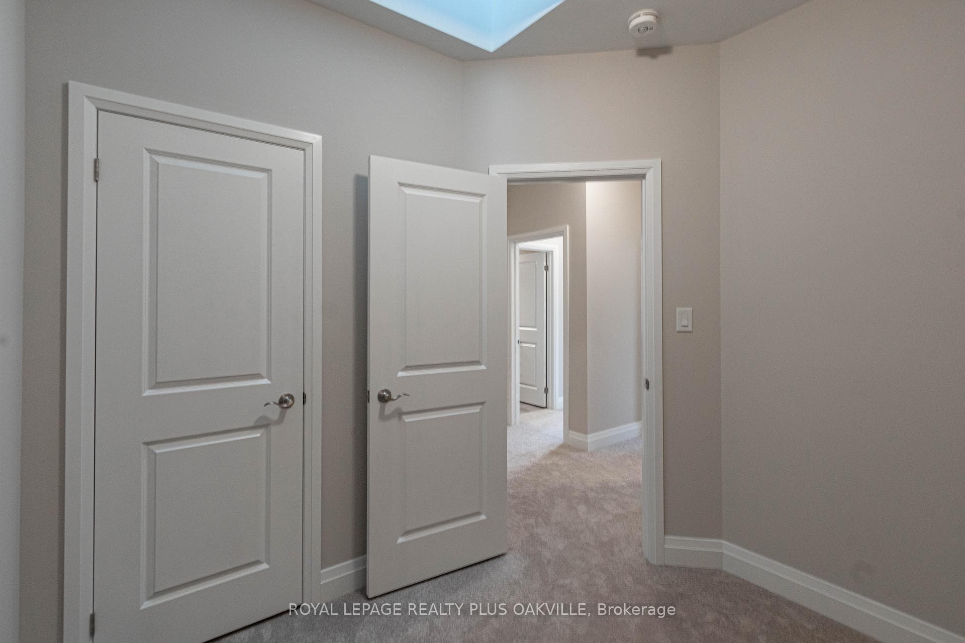 2468 Badger Crescent photo 23