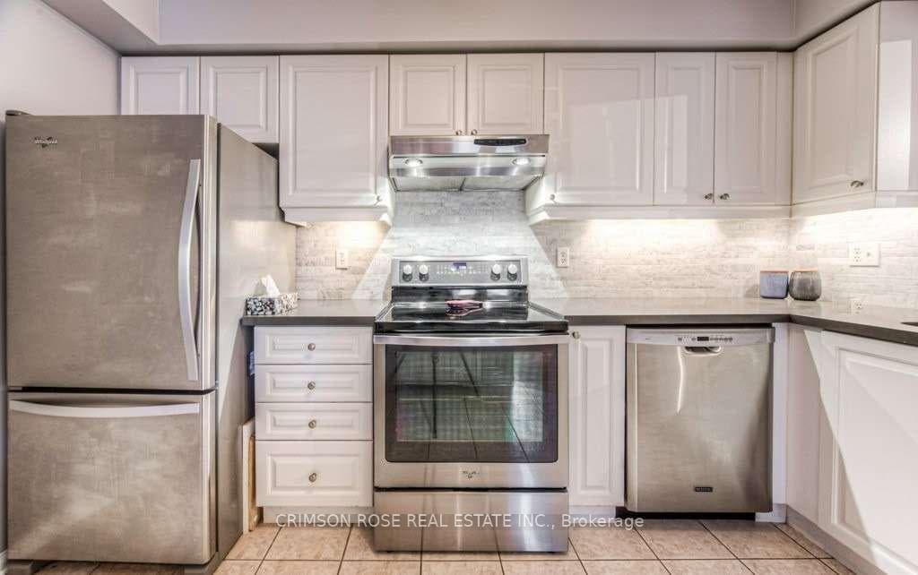 2096 Glenhampton Road photo 10