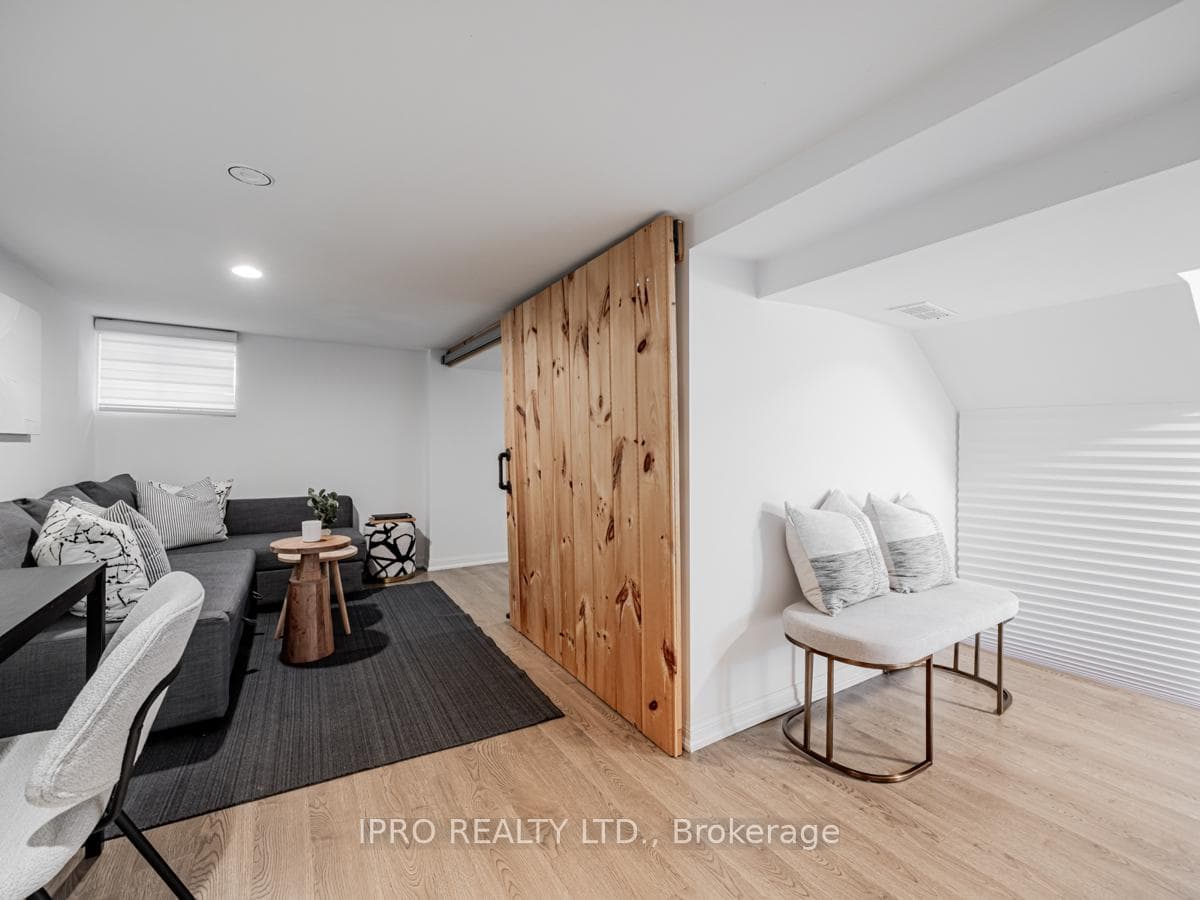 180 Chisholm Avenue photo 18
