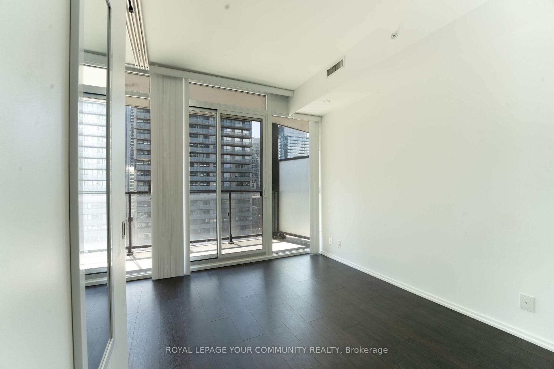 125 Peter Street Unit 1511 photo 9
