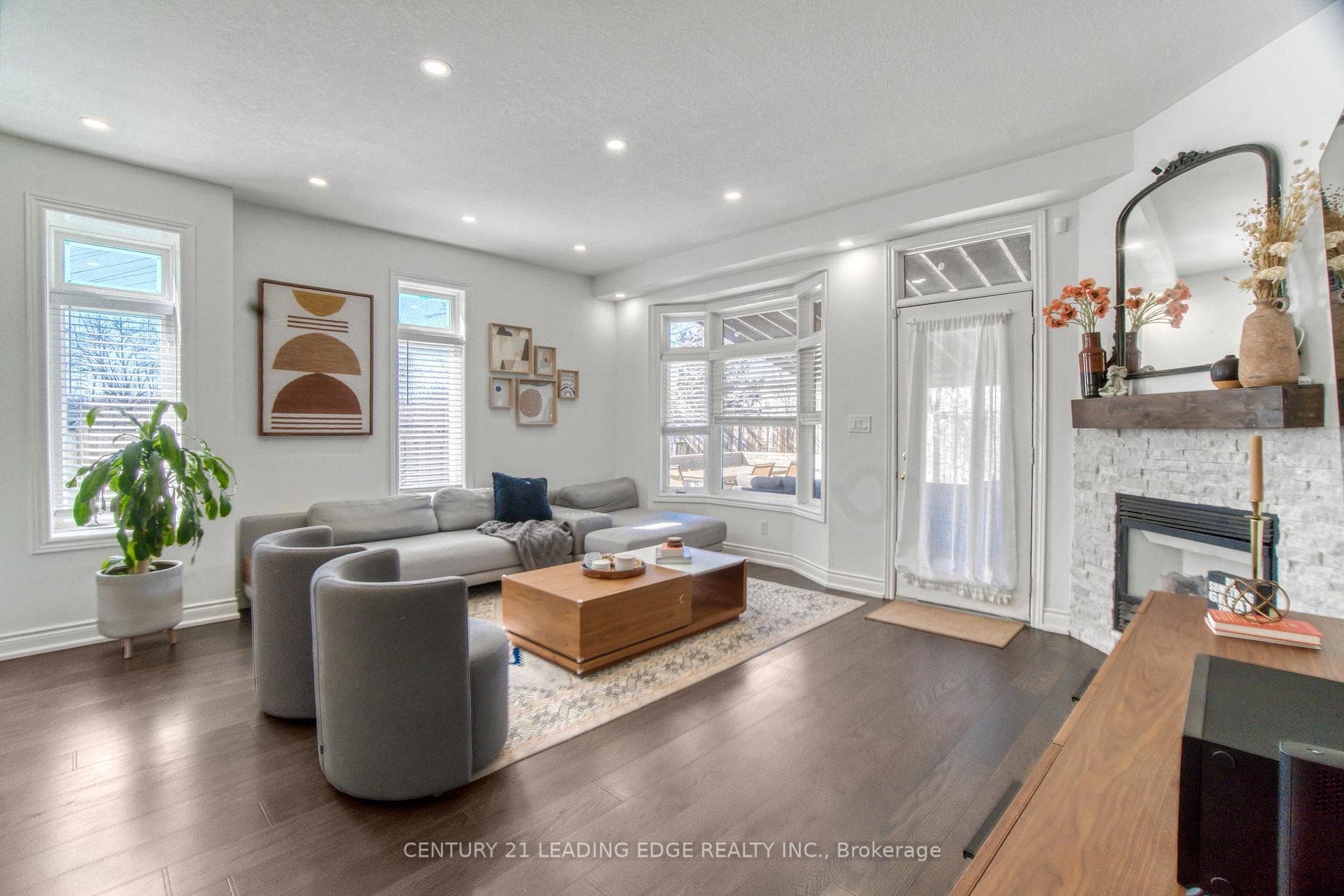 1417 Treeland Street photo 4