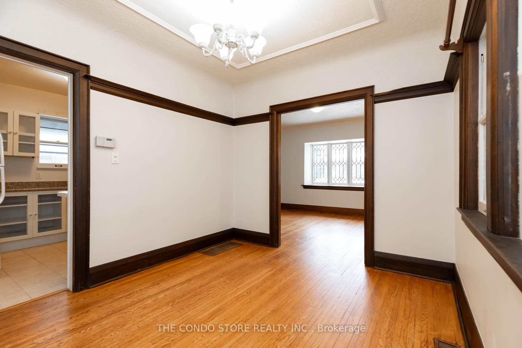 382 Roehampton Avenue photo 11