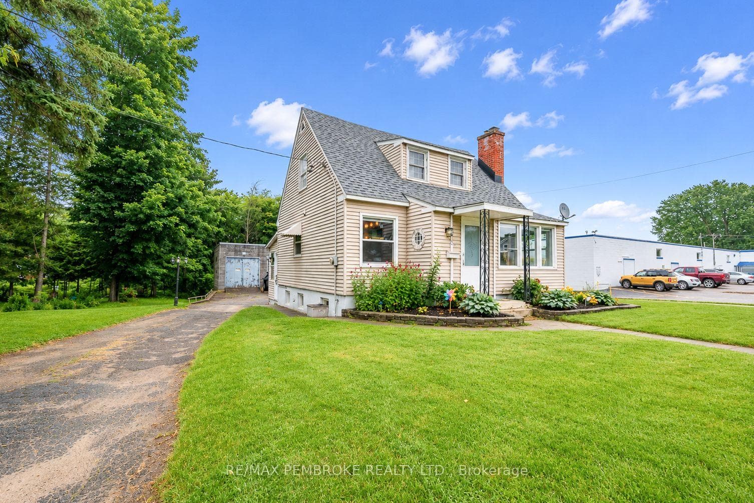 739 Front Street photo 2