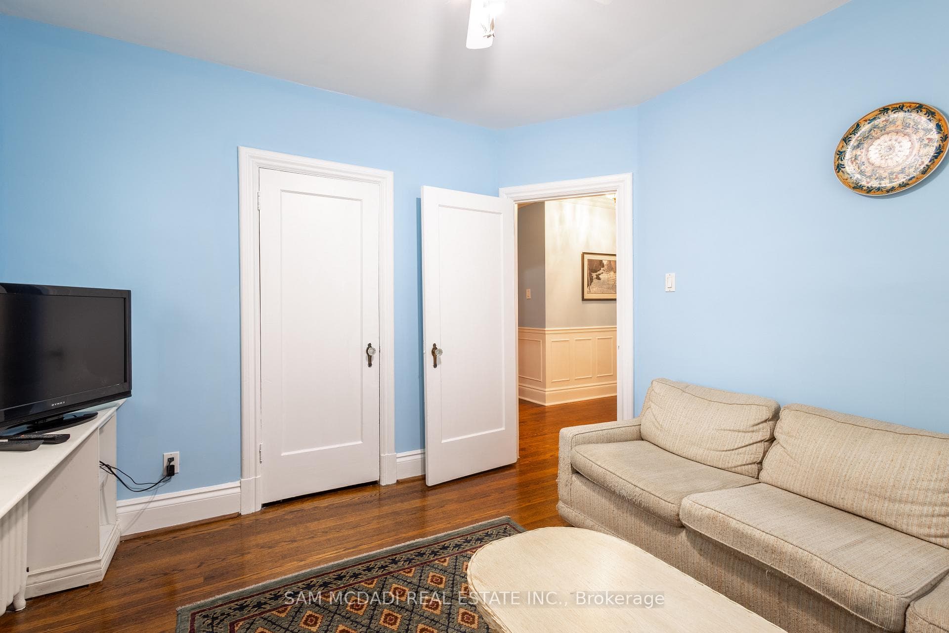 11 Brant Avenue photo 22