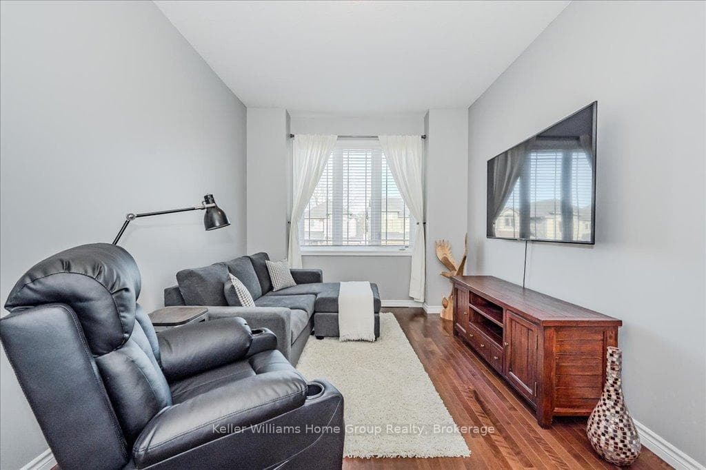 202 Couling Crescent photo 28