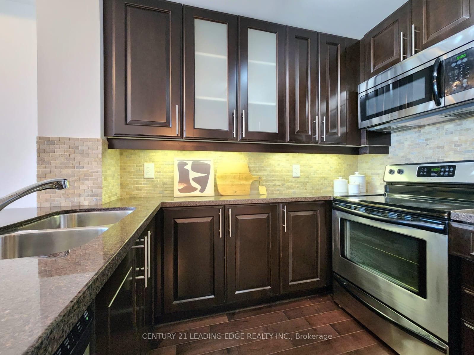 1 Upper Duke Crescent Unit 701 photo 11