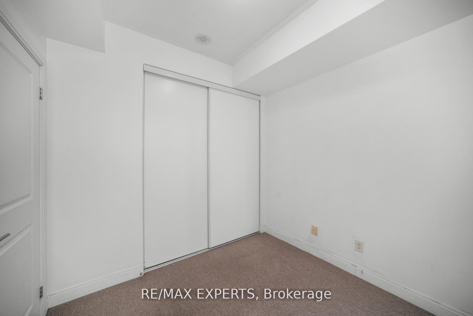18 Yorkville Avenue Unit 903 photo 9