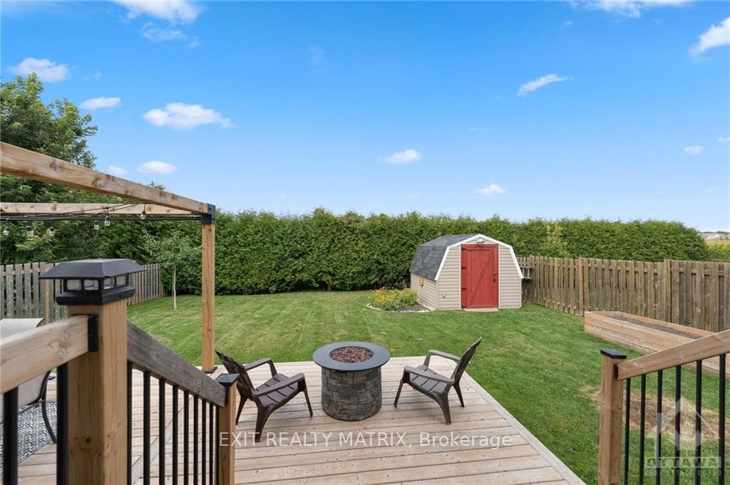128 ABBEY Crescent photo 28