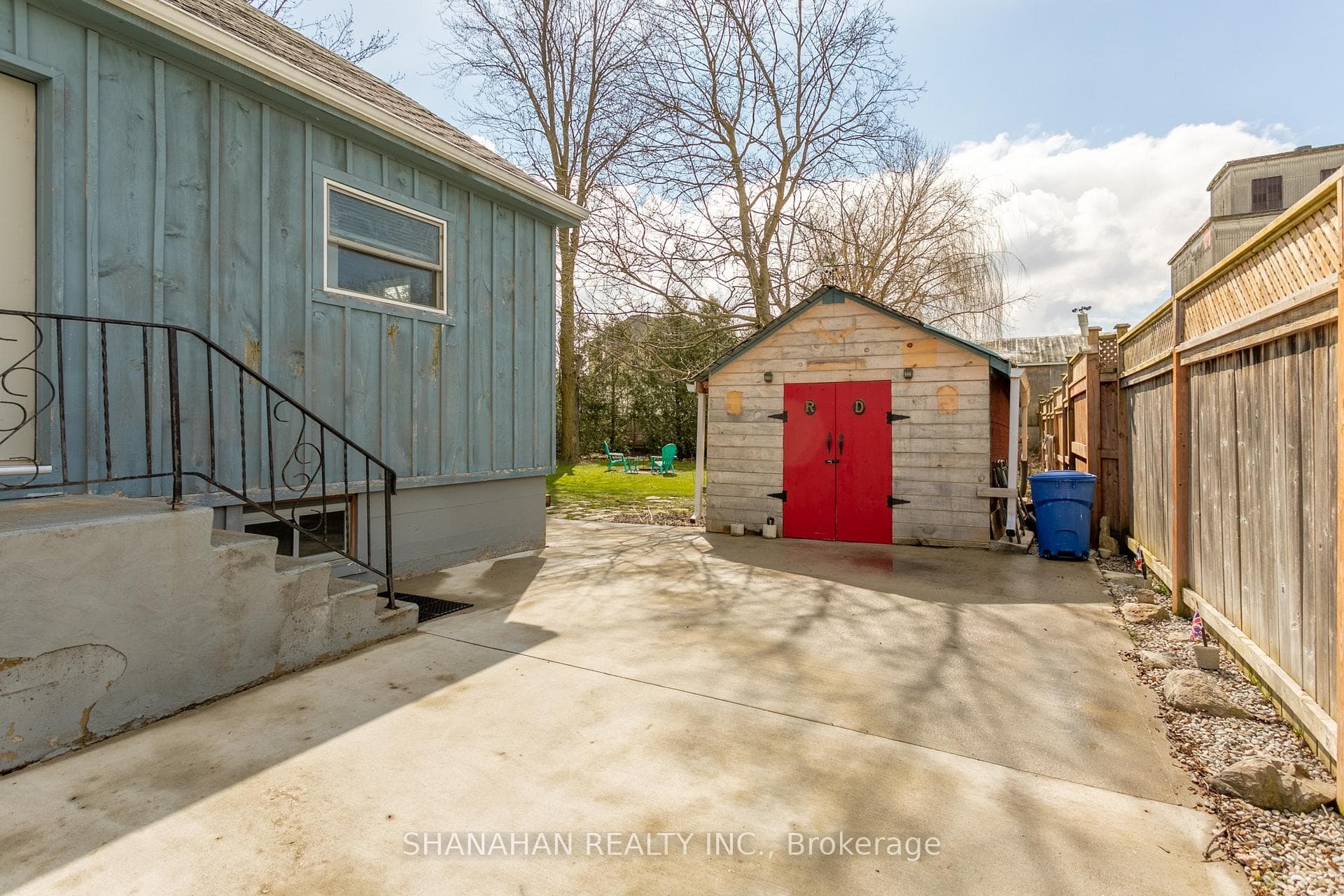 438 Huron Street photo 26