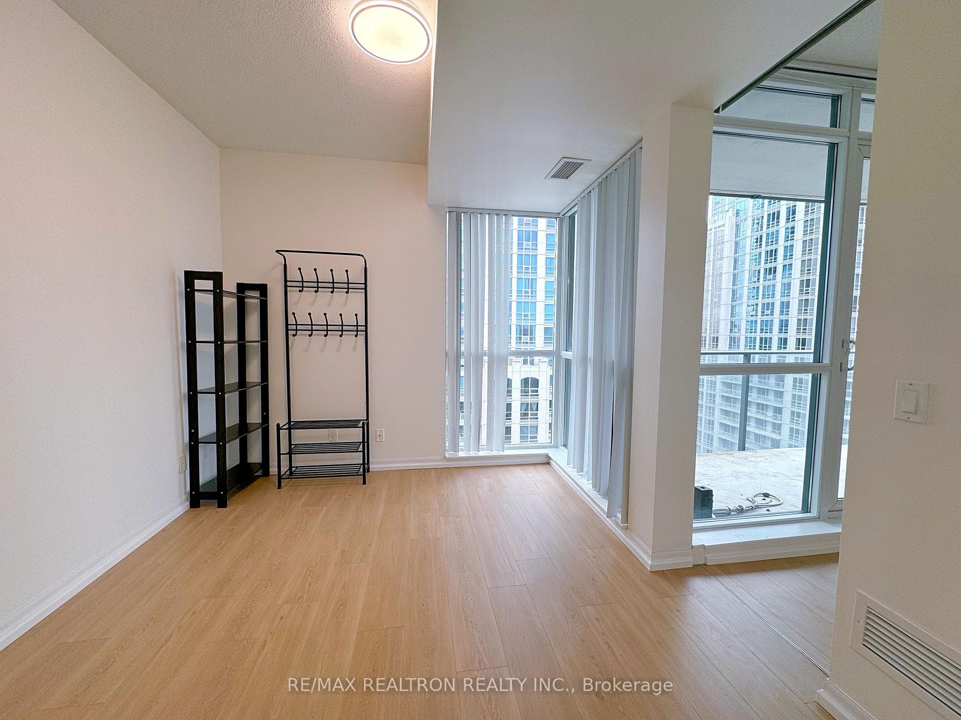 770 BAY Street Unit Ph406 photo 10