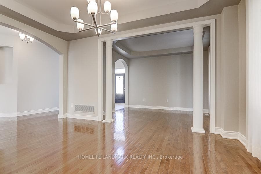 146 Lady Fenyrose Avenue photo 9