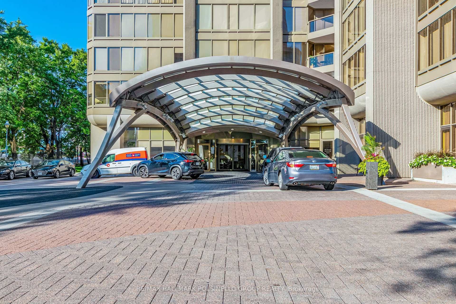2045 Lake Shore Boulevard Unit 609 photo 2