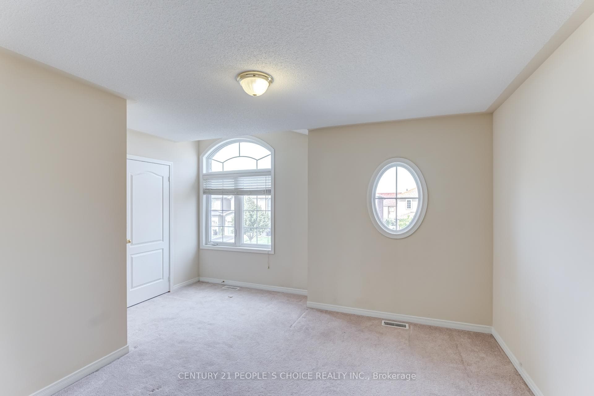 95 Richardson Crescent photo 22