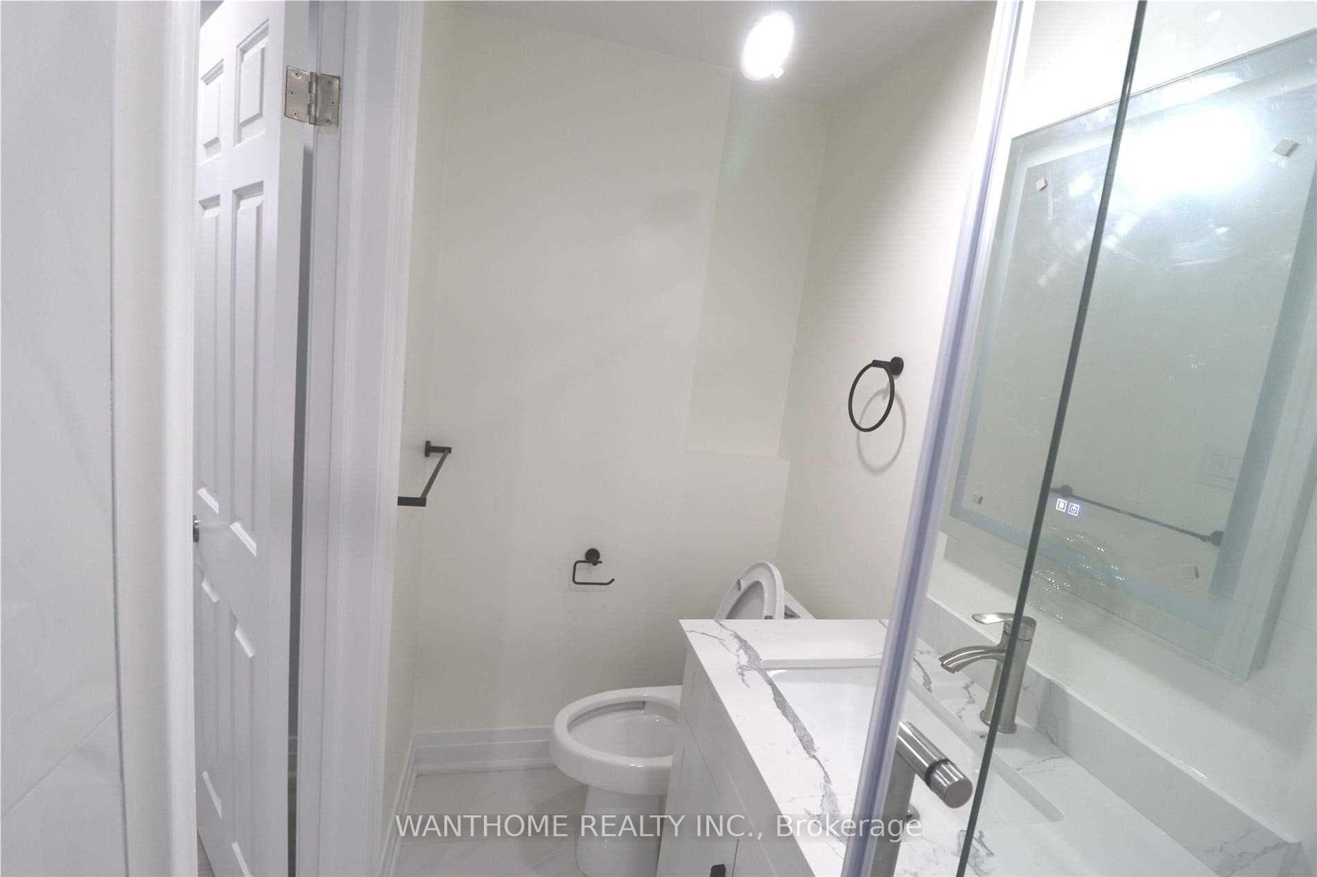 688 Village Parkway photo 16
