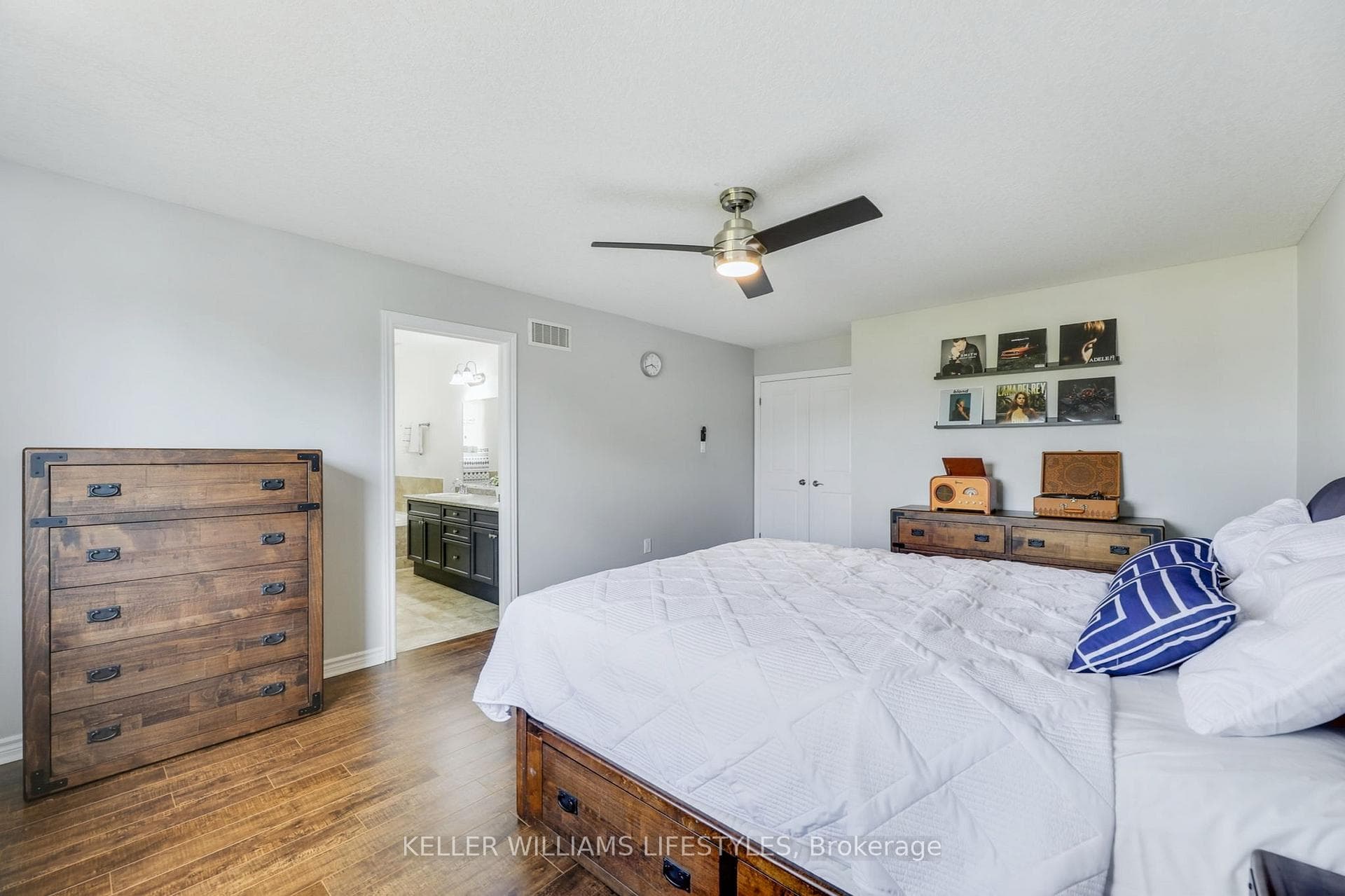 940 GRENFELL Drive photo 23