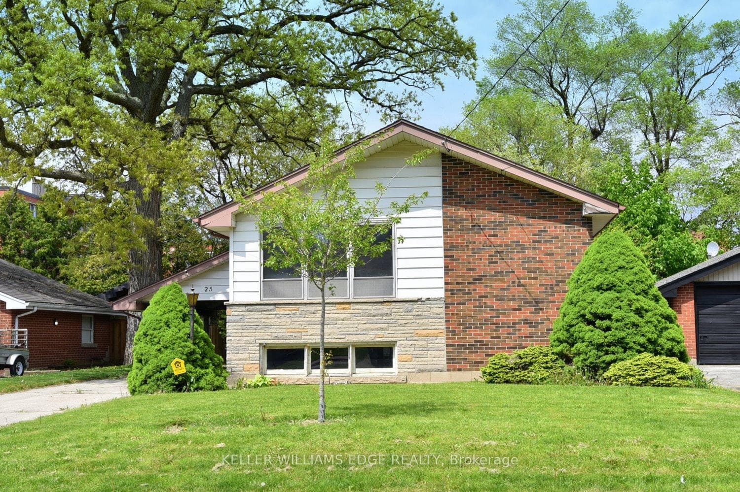 25 Hardale Crescent photo 3