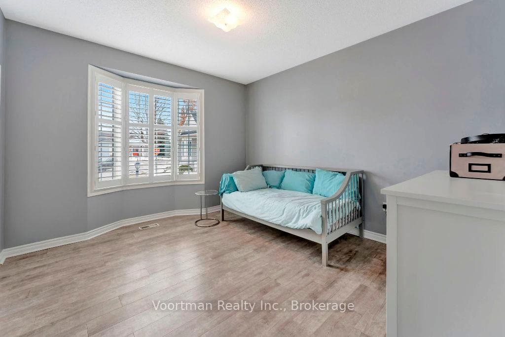 98 Silverbirch Boulevard Unit 20 photo 13