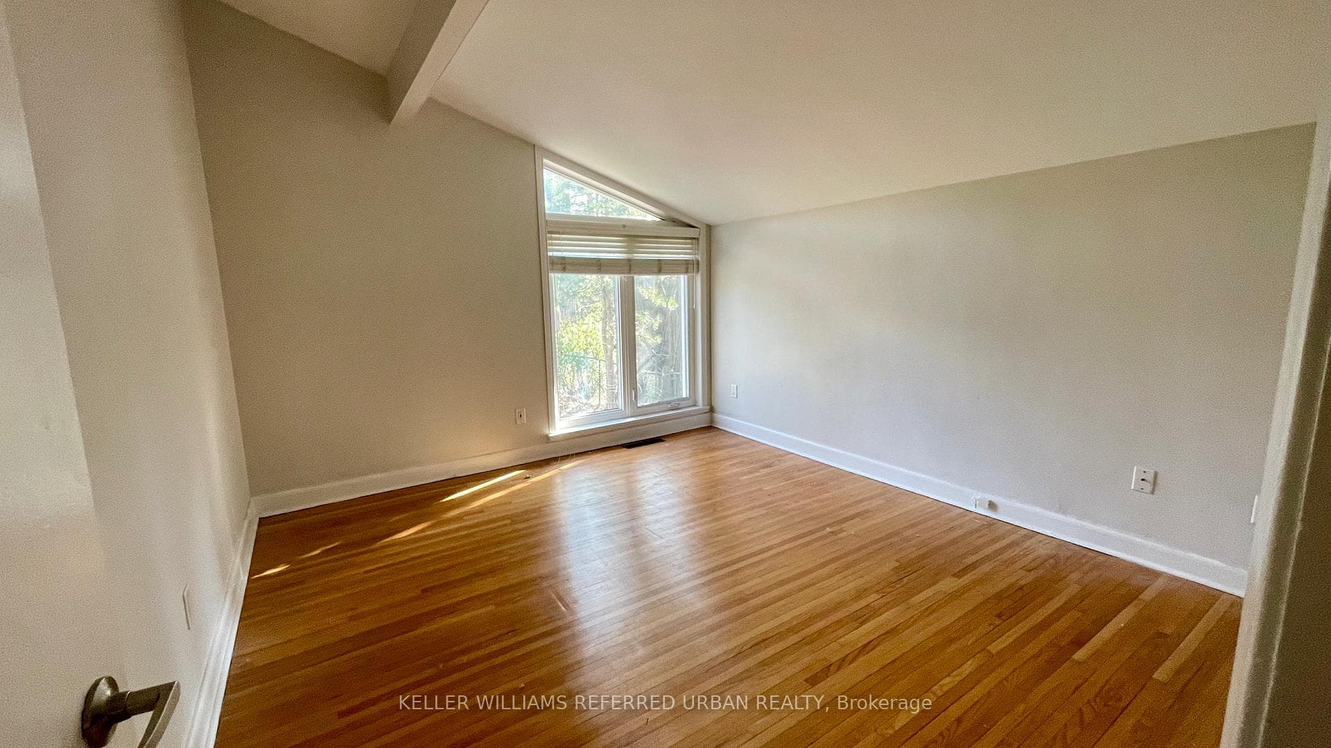 1359 Milton Avenue photo 5