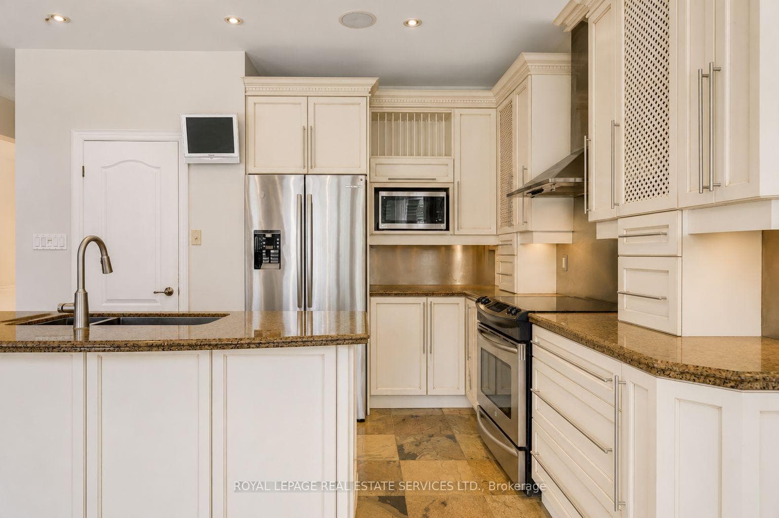 2473 Tesla Crescent photo 16