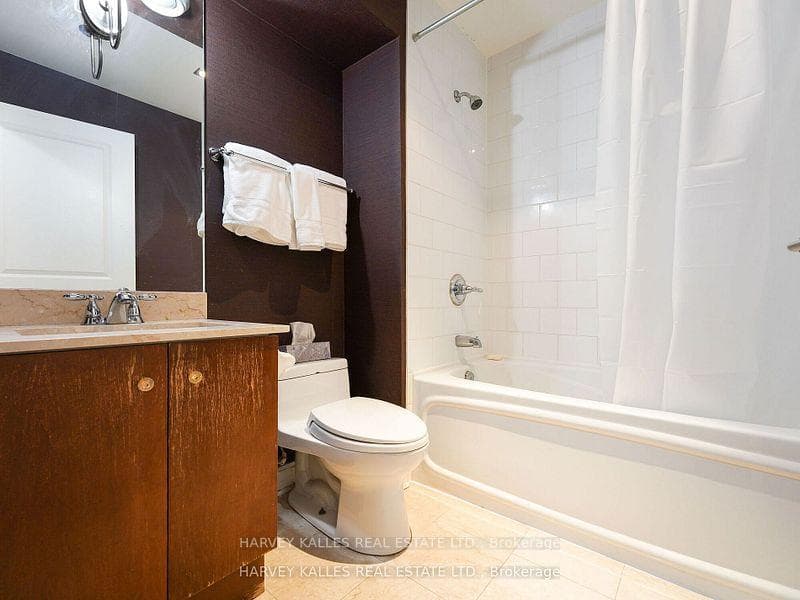 18 Yorkville Avenue Unit 1305 photo 15