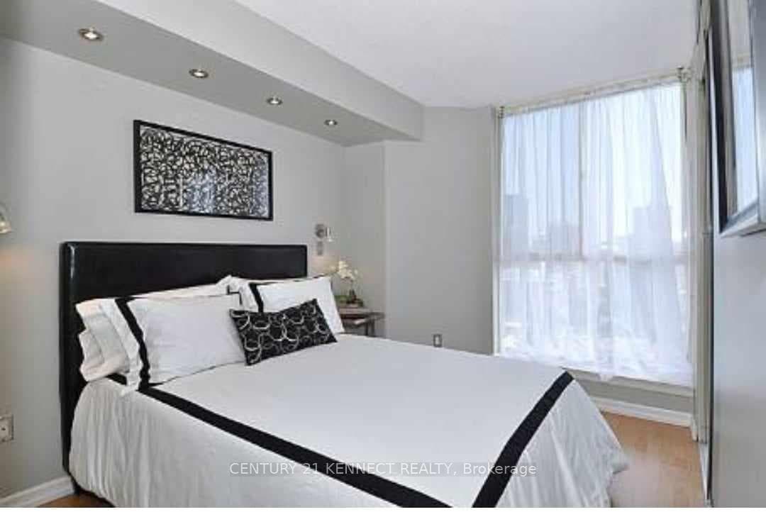 1055 Bay Street Unit 1904 photo 7