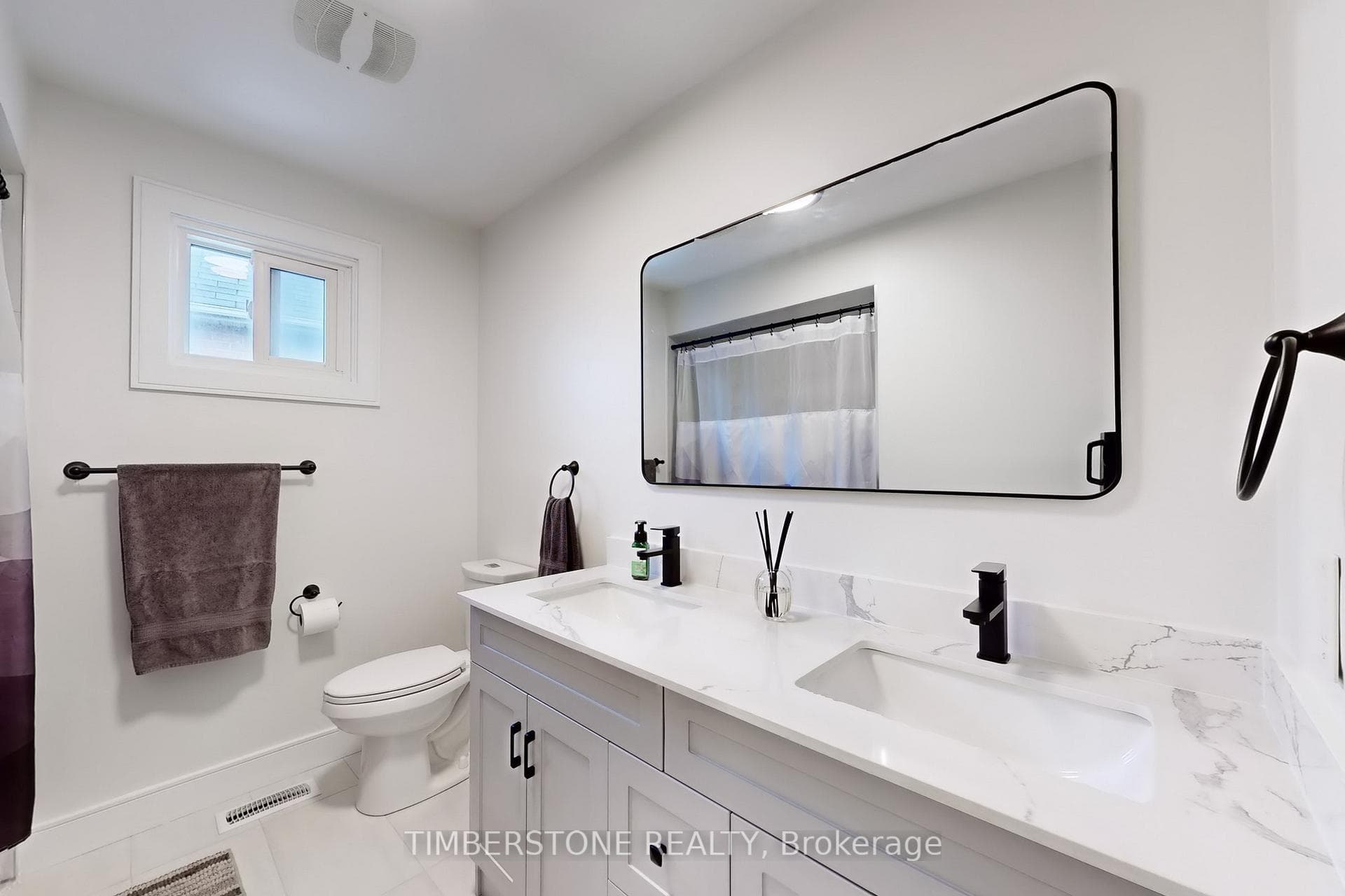 127 Butterfield Crescent photo 29