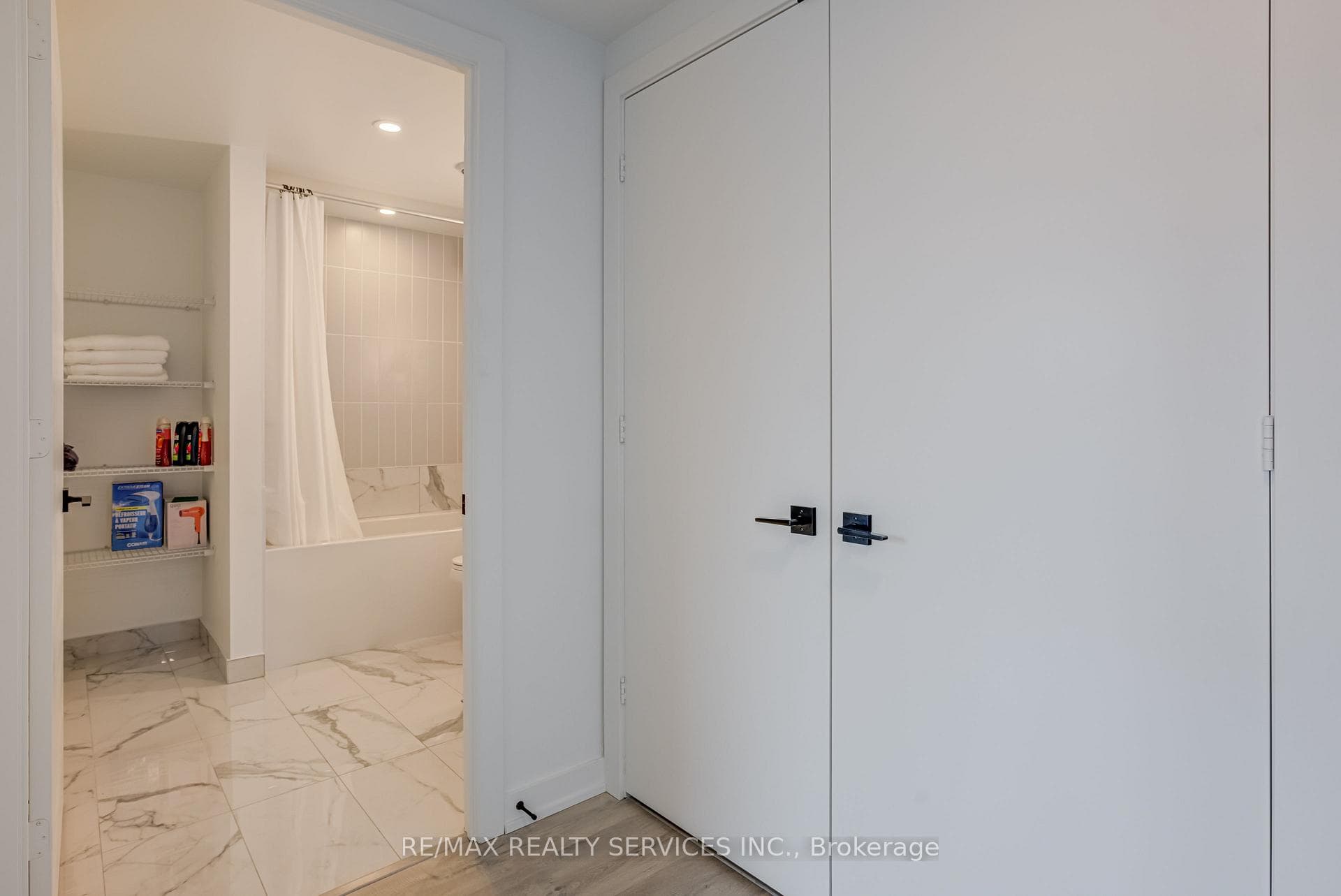 327 King Street Unit 4106 photo 35