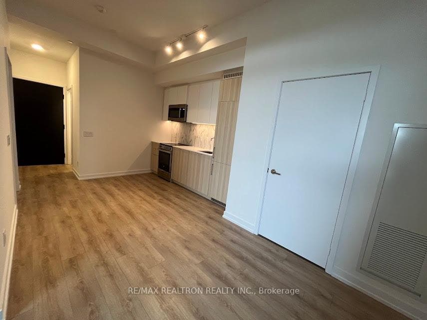 500 Dupont Street Unit 301 photo 17