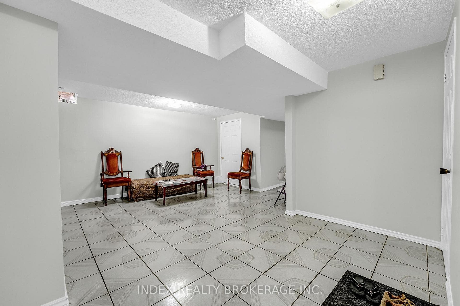 6 Banting Crescent photo 22