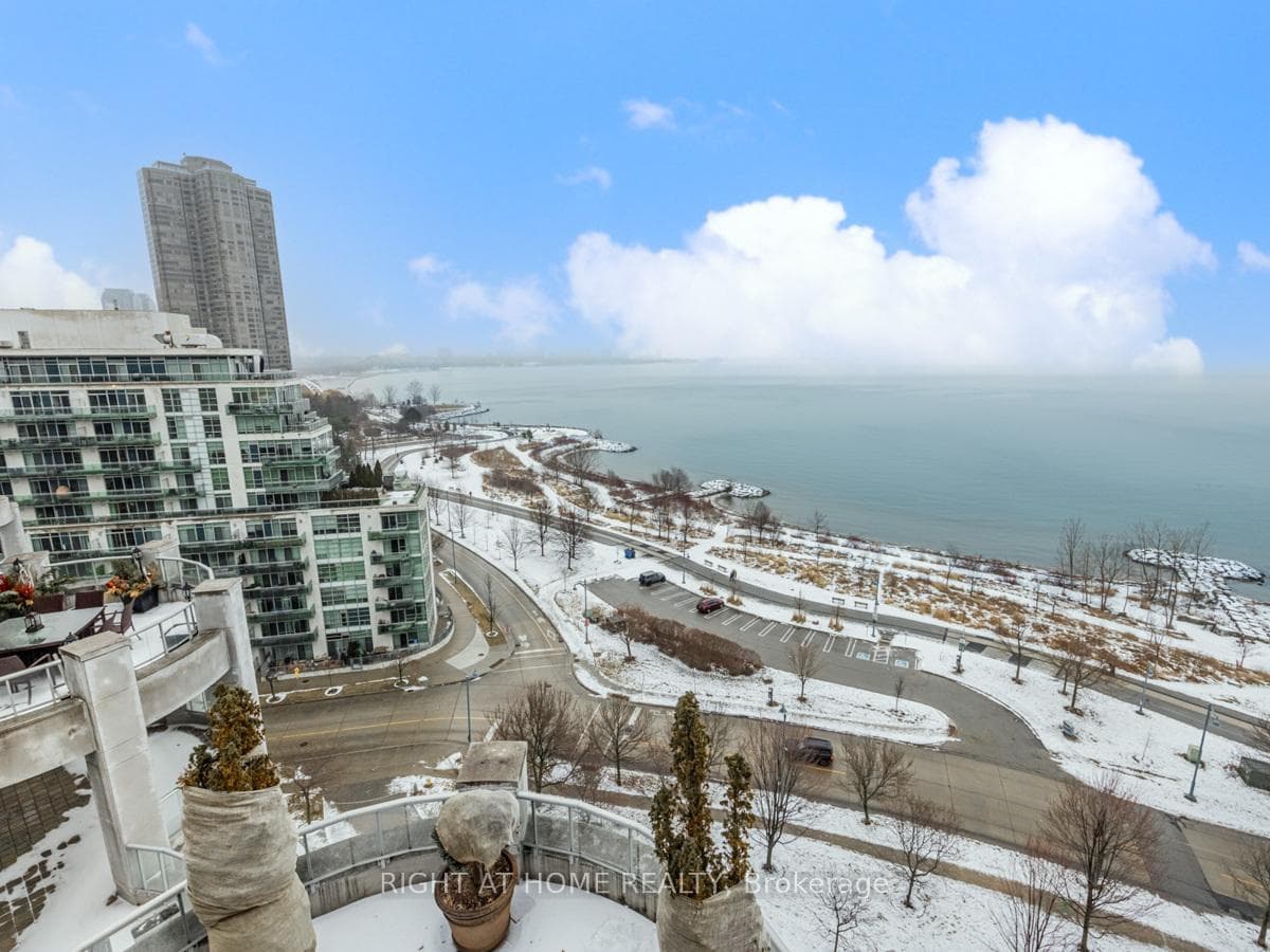 2095 Lake Shore Boulevard Unit PH15 photo 34