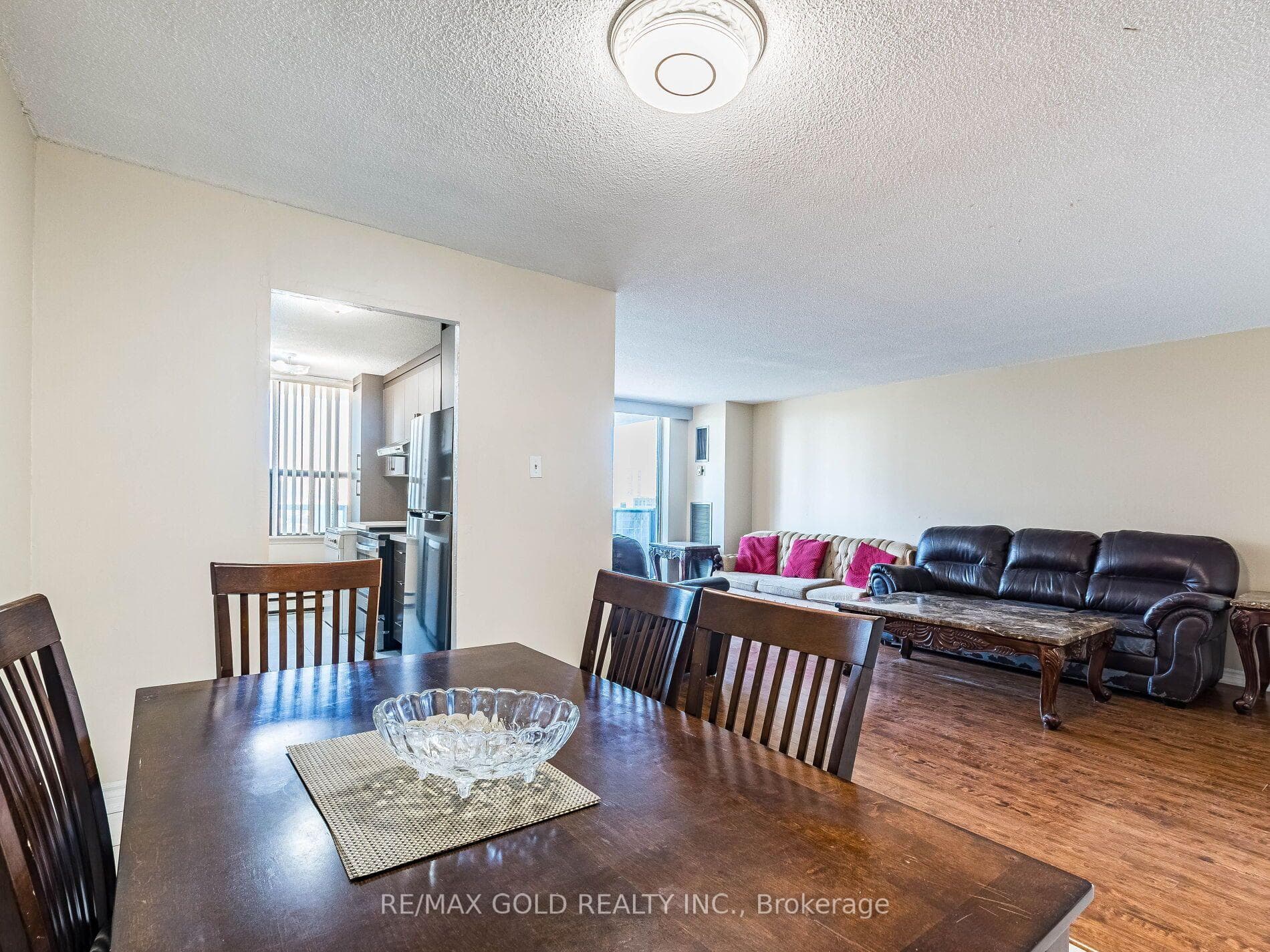 17 Knightsbridge Road Unit 1010 photo 17