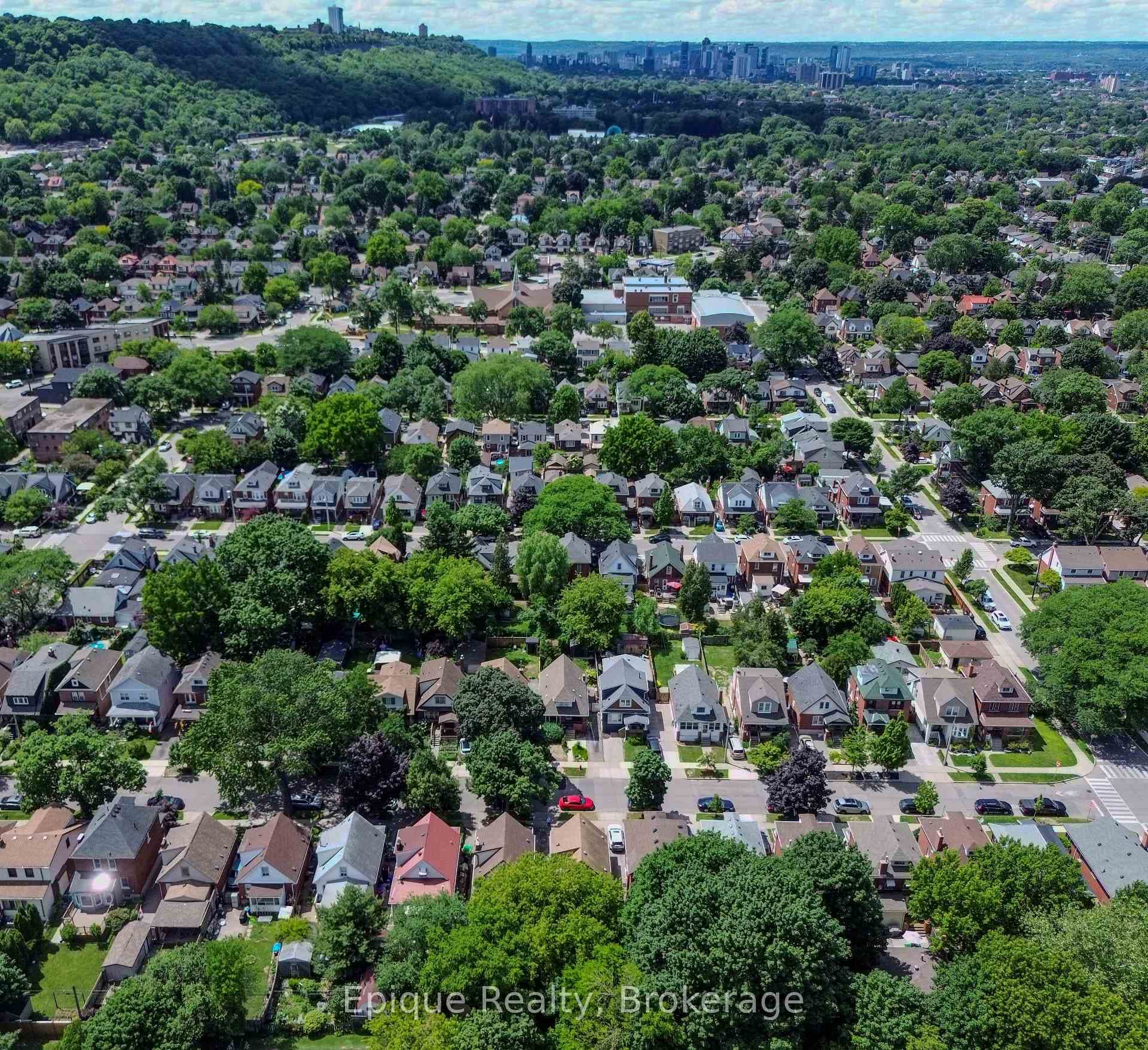 93 Graham Avenue photo 39