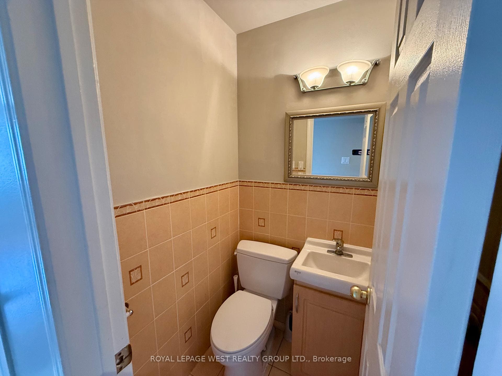 1/2 Bath Main Floor