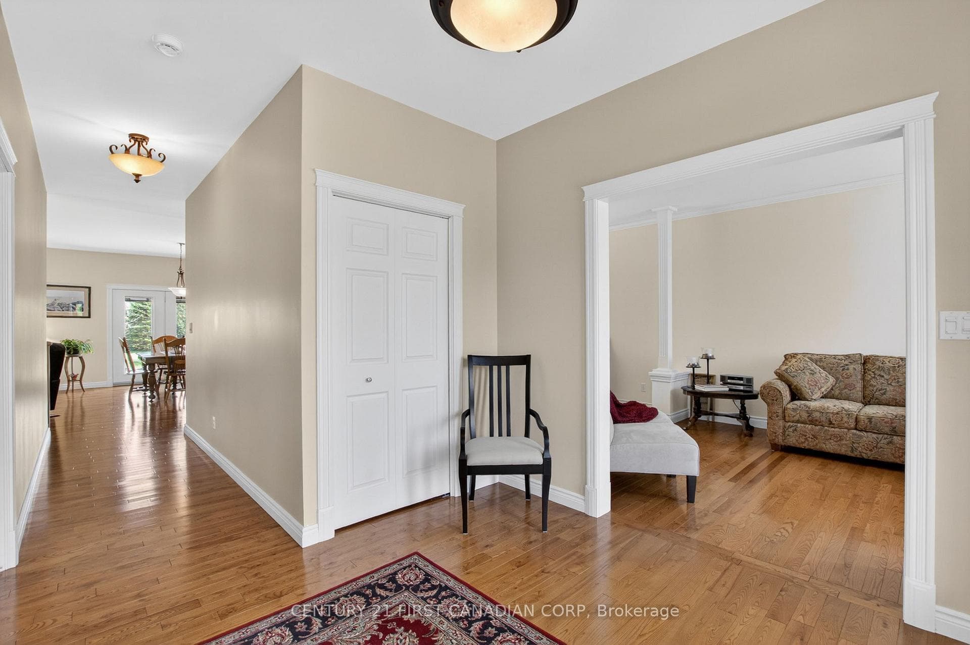 653 Peter Street photo 4