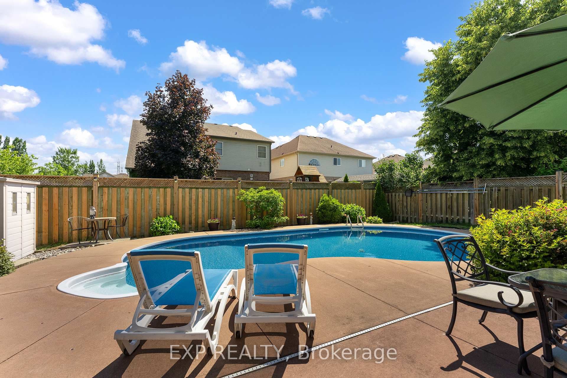 57 Goodman Crescent photo 8