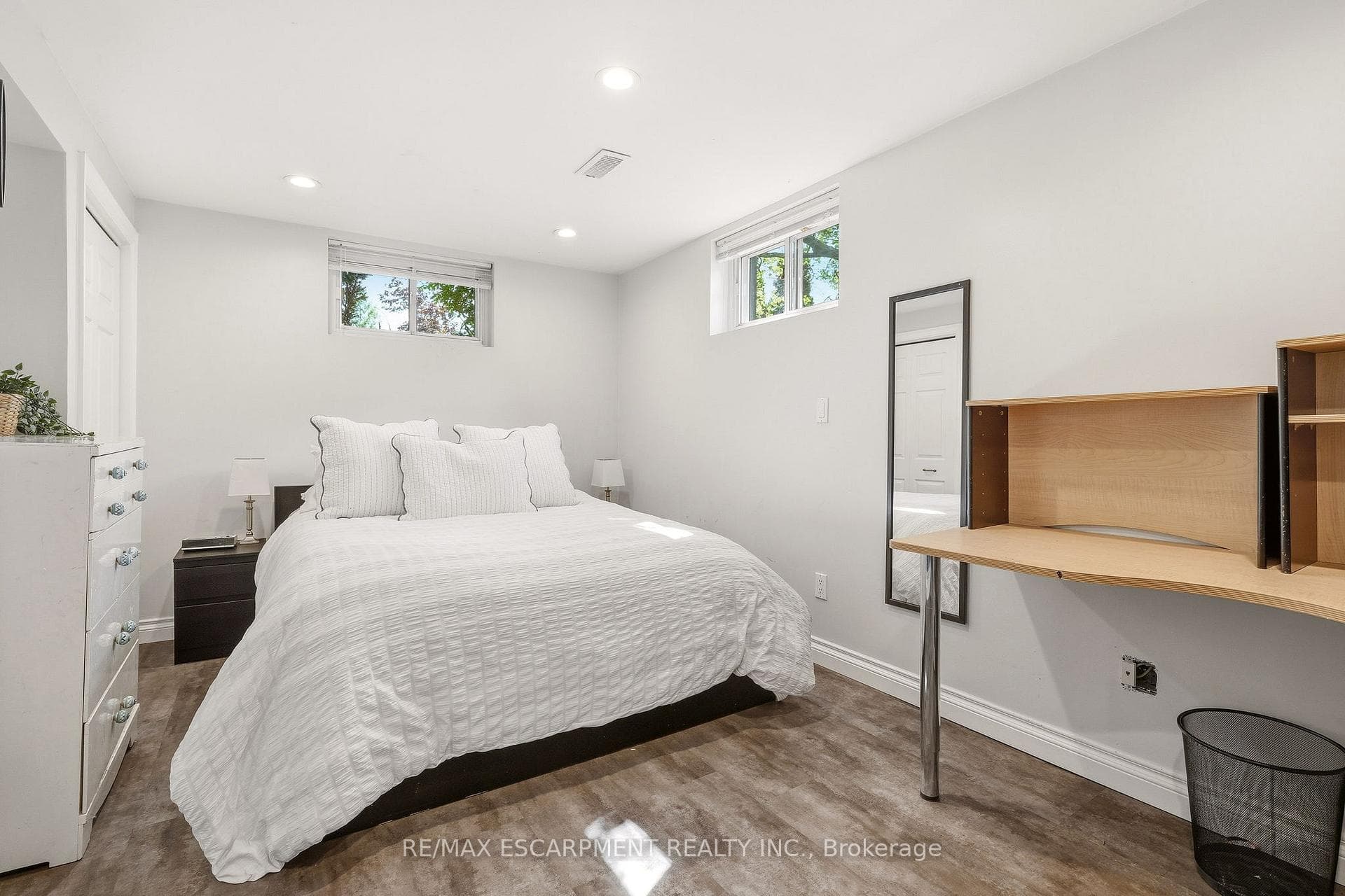 600 Deborah Crescent photo 22
