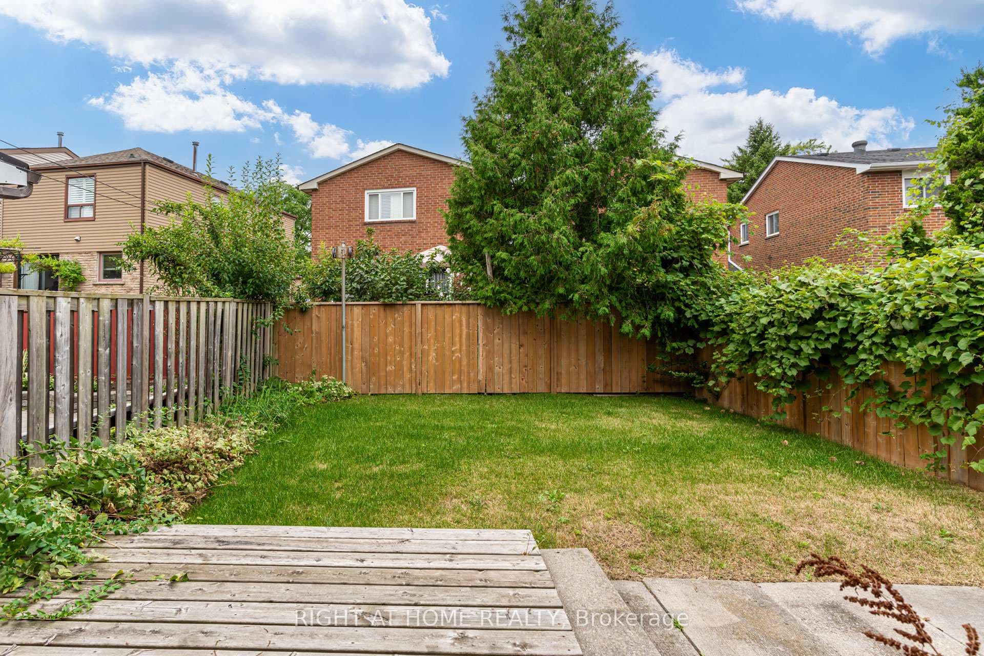 10 Capilano Court photo 33