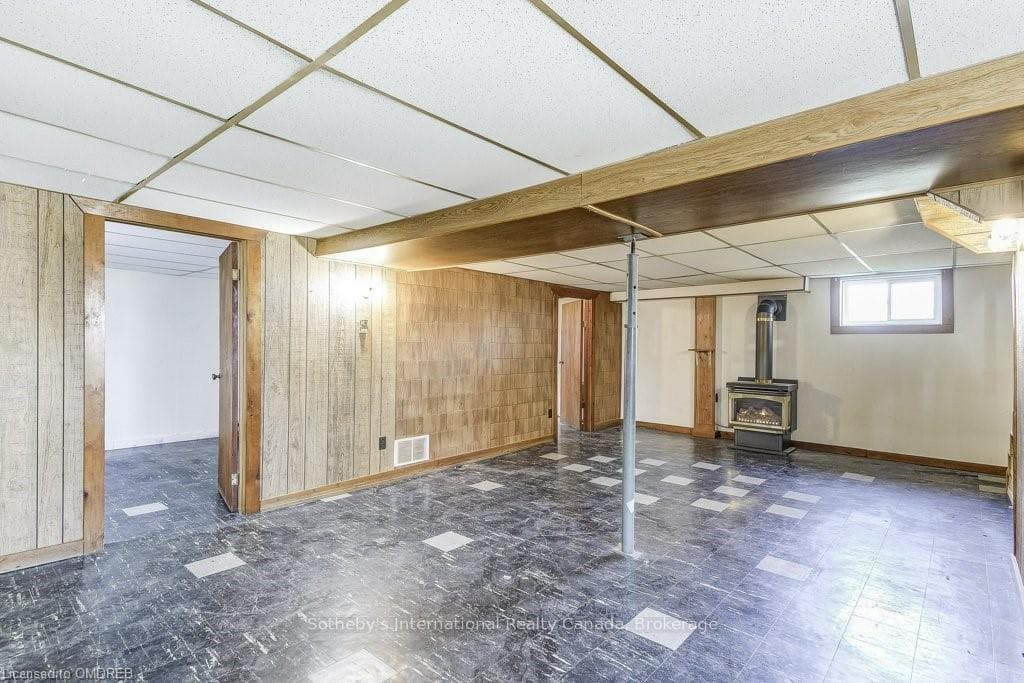 5688 SHERKSTON Road photo 21