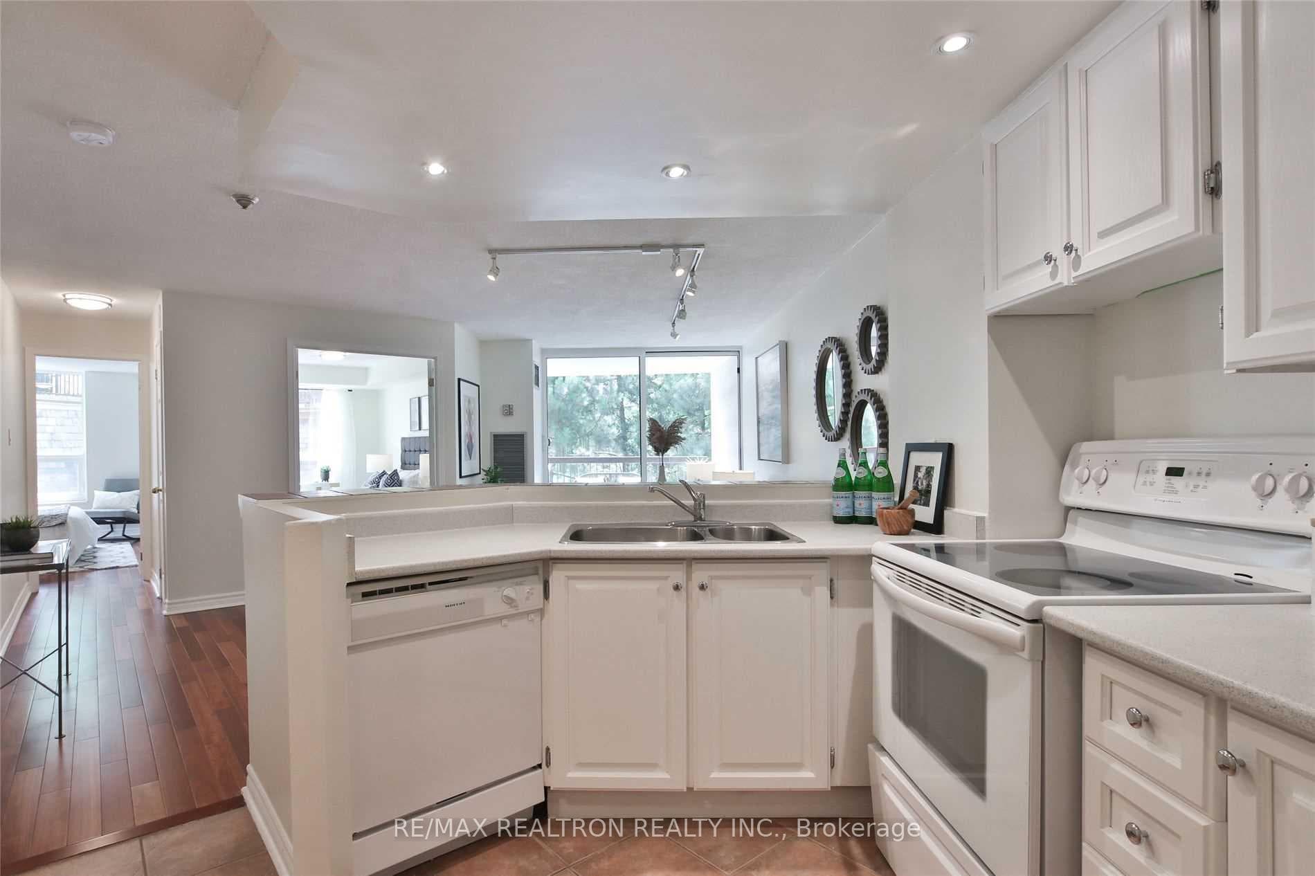 77 Maitland Place Unit 326 photo 15