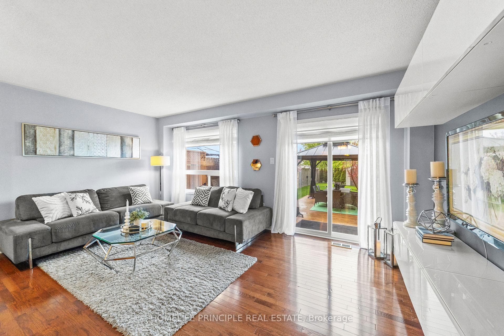 98 Oceanpearl Crescent photo 13