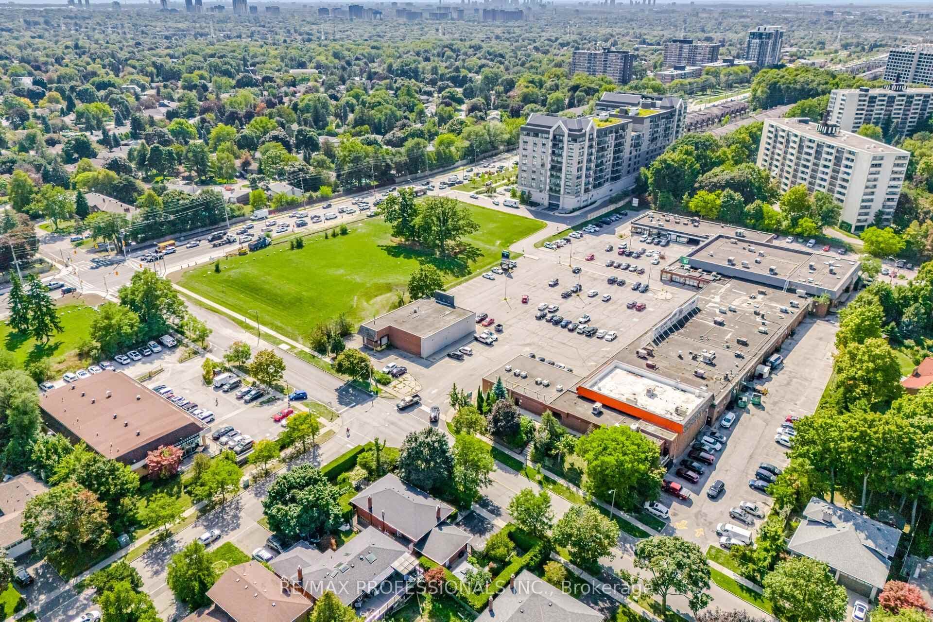 7 Queensborough Crescent photo 41