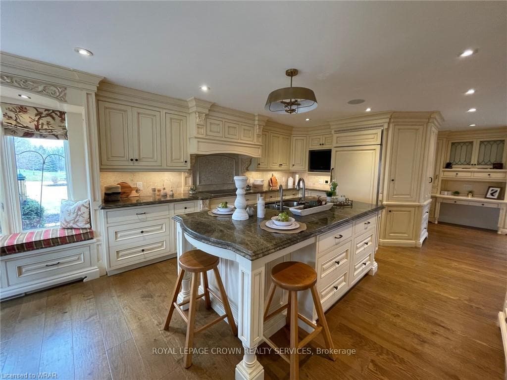 146 Silver Maple Crescent photo 12
