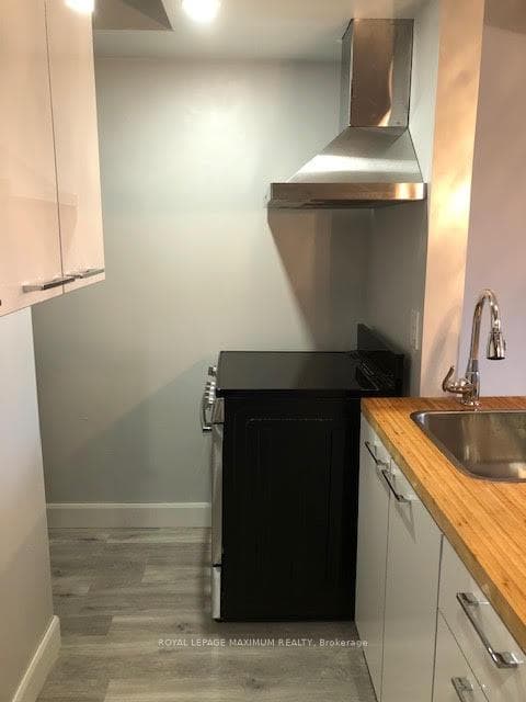 1839 Davenport Road Unit 2 photo 2