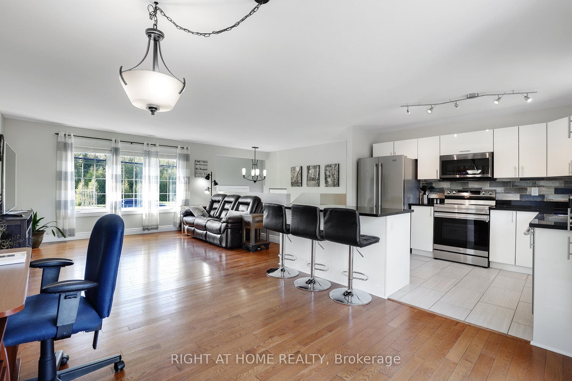 Open-Concept Living and Dining
