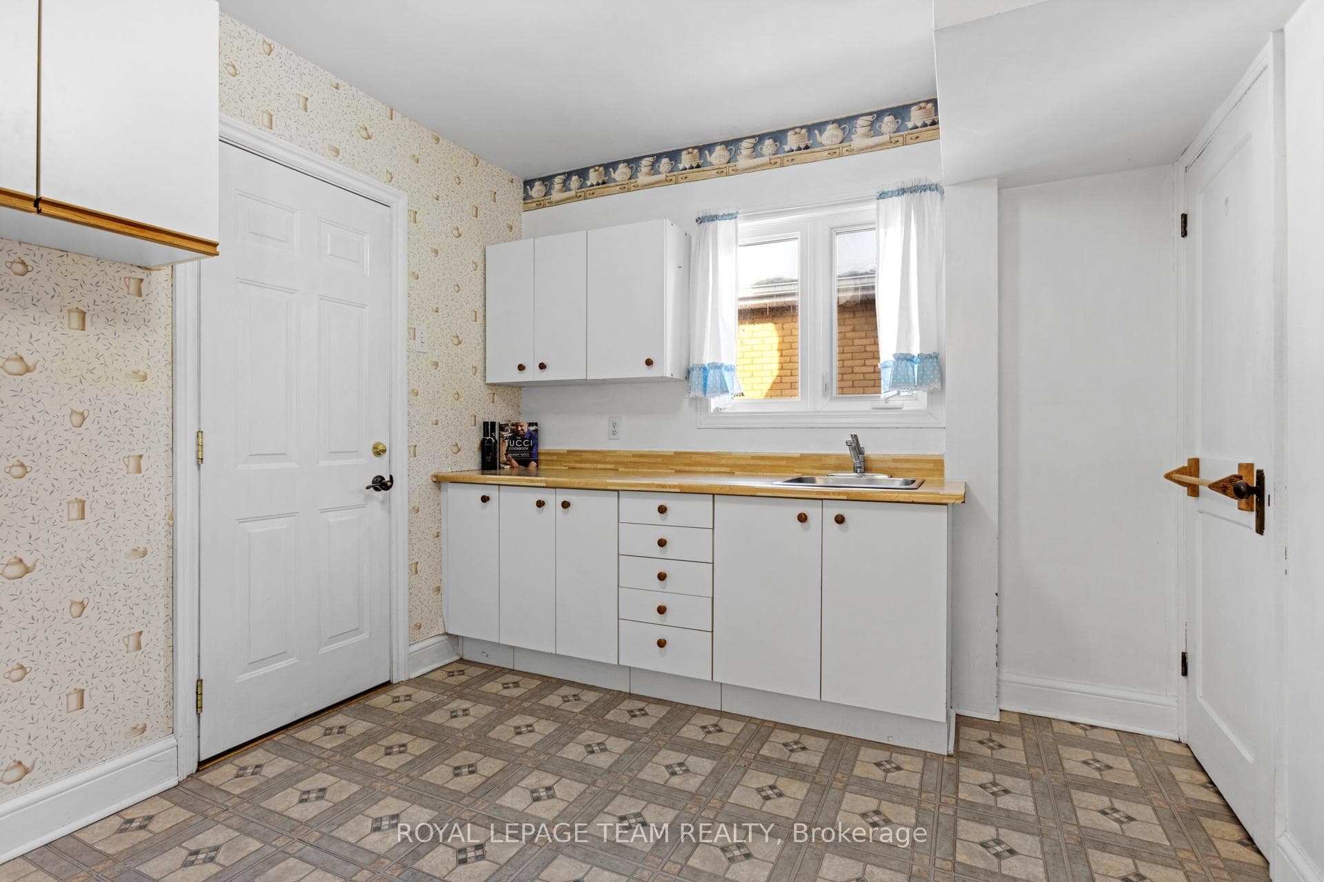 242 Fairmont Avenue photo 13
