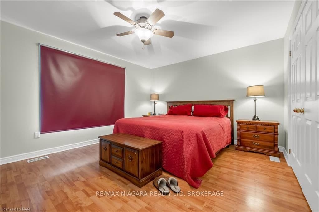 394 ST GEORGE Street photo 22