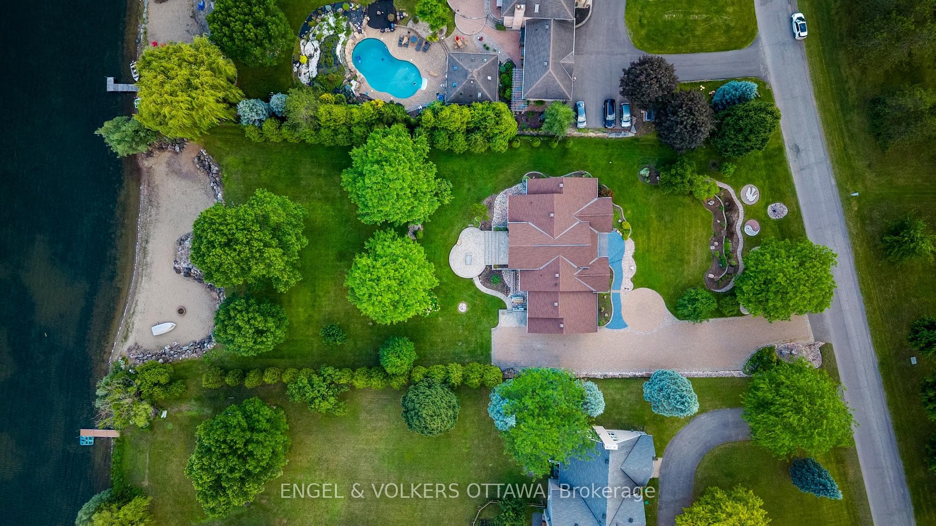1562 Lakeshore Drive photo 43